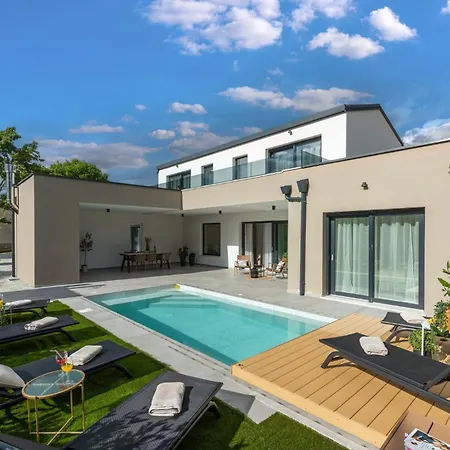 Boni Domini In - Haus Fuer 6 Personen Žminj